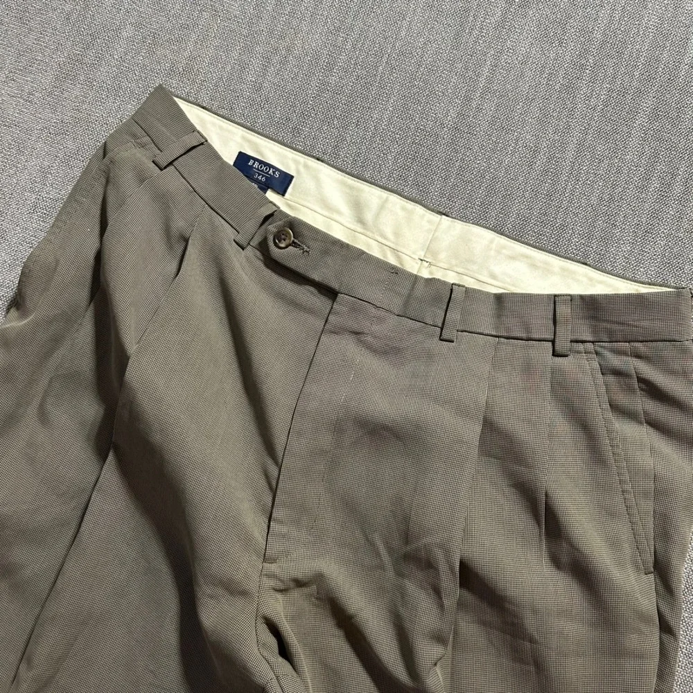 Brooks Brothers 346 Dress Pants Mens 38L Taupe Brown Pleated Cuffed Micro-Check